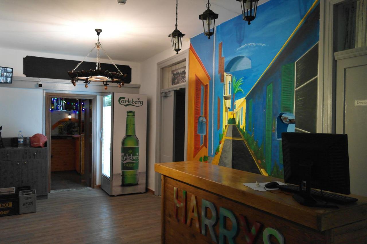 Harrys Inn Guesthouse لارنكا المظهر الخارجي الصورة