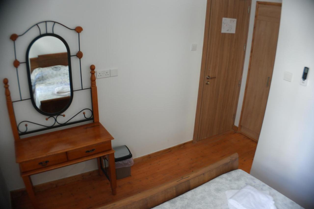 Harrys Inn Guesthouse لارنكا المظهر الخارجي الصورة