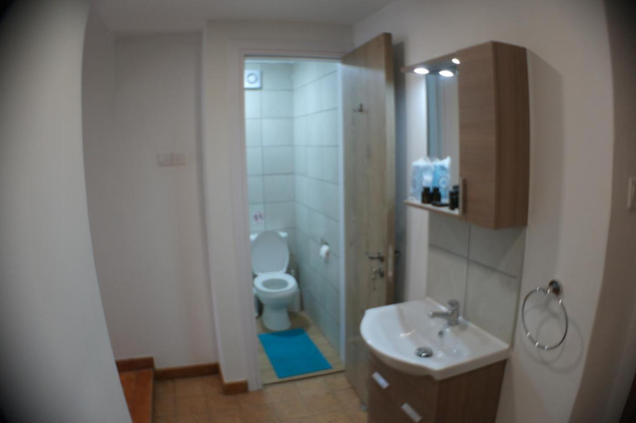Harrys Inn Guesthouse لارنكا المظهر الخارجي الصورة